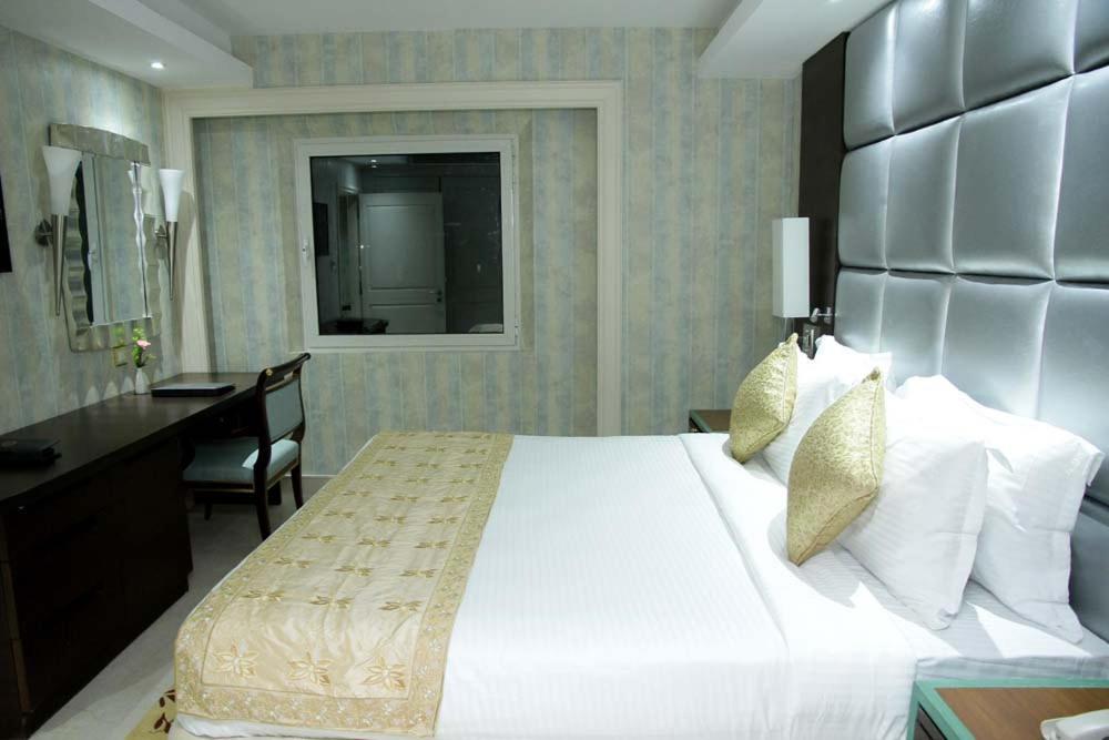 Hotel De Sovrani à Calcutta Extérieur photo