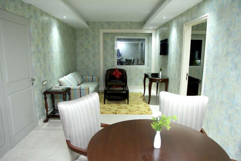 Hotel De Sovrani à Calcutta Extérieur photo