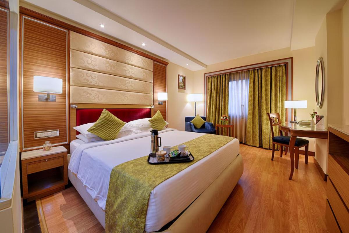 Hotel De Sovrani à Calcutta Extérieur photo